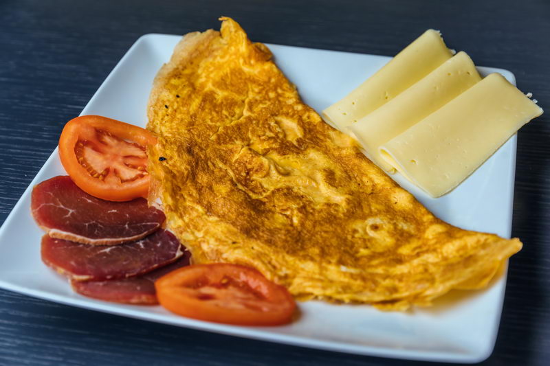  Omlet sa pršutom 