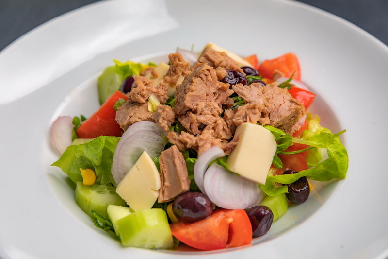  Salata sa tunjevinom 